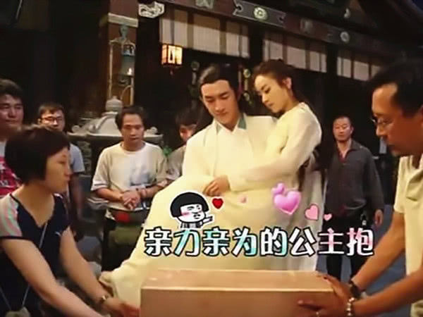 難怪電視劇中的「公主抱」看似很輕鬆，男主們都面不改色，「當鏡頭拉遠」網全傻眼：夢幻破滅了