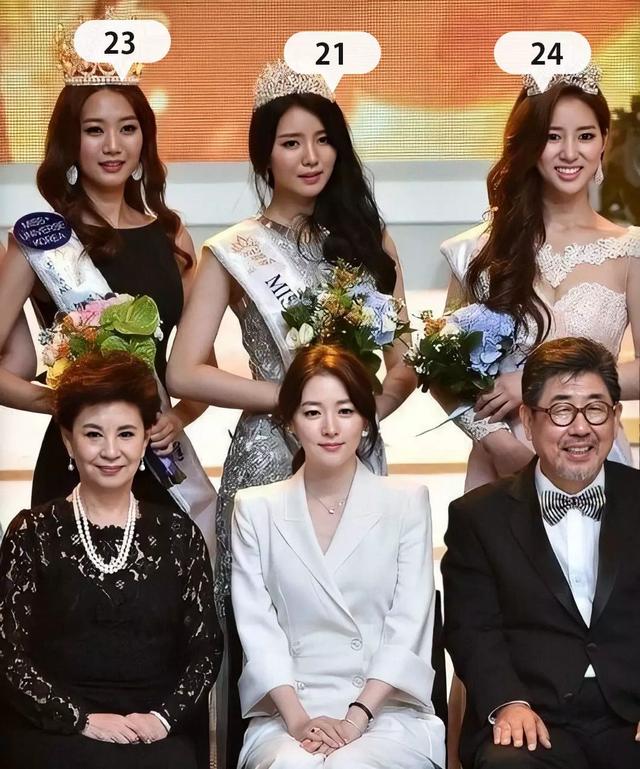 真不愧時光美人!50歲李英愛「穿休閑裝」打扮隨意「與57歲老公同框」保養年輕似隔輩人