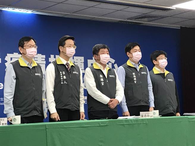 不能挑顏色！家長怨「兒子戴粉色口罩」根本不敢上課　口罩大廠力挺「宣布推限量款」：勇敢站出來