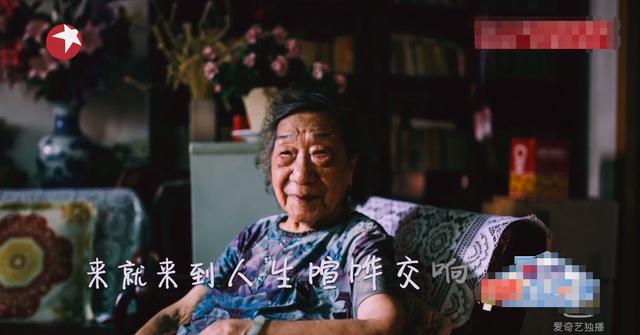 99歲嬤歷經動亂「學會看淡生離」住80年老房想念父親 與4兒同住「全家大小愛好書畫」天天齊聚創作話家常