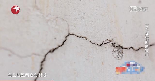 99歲嬤歷經動亂「學會看淡生離」住80年老房想念父親 與4兒同住「全家大小愛好書畫」天天齊聚創作話家常