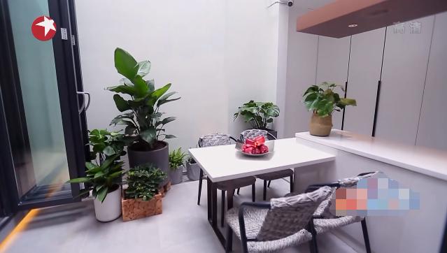 99歲嬤歷經動亂「學會看淡生離」住80年老房想念父親 與4兒同住「全家大小愛好書畫」天天齊聚創作話家常