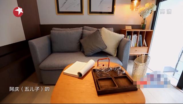 99歲嬤歷經動亂「學會看淡生離」住80年老房想念父親 與4兒同住「全家大小愛好書畫」天天齊聚創作話家常