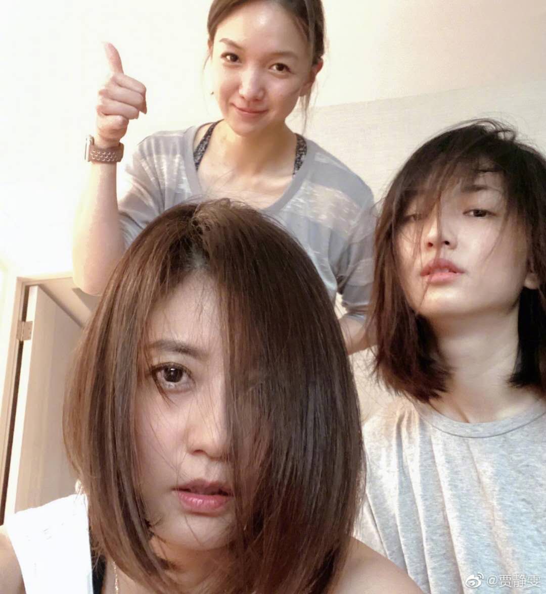 45歲賈靜雯「素顏」曬高難度瑜伽動作!「S型身材+蜜桃臀」體態輕盈似少女,腰上看不到一絲贅肉