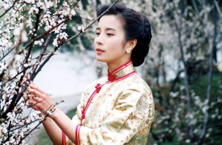 被評最耐看瓊女郎！清純女星「演哭戲引不捨」當紅卻人間蒸發　消失15年遠走加拿大「近況讓人稱羨」