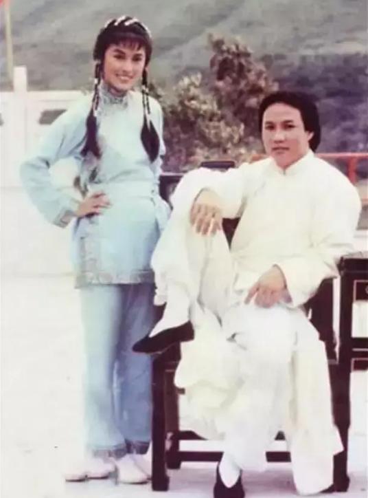 被爆出軌已婚女星！74歲男星皈依佛門「剃度出家」　如今「為了兒子還俗」不再留戀演藝圈