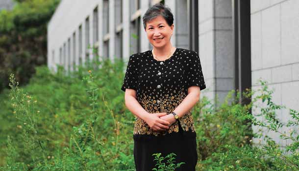 壓力也能是快樂！洪蘭坦言「婚姻像織毛線」年輕就要用心織　「晚年有3寶」勸熟齡夫妻：50後更要動起來