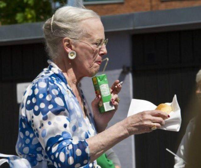 丹麥女王迎80大壽卻超調皮!身高180公分「五官精緻如明星」穿搭比英女王時尚 與丈夫相愛一生「成童話般佳話」