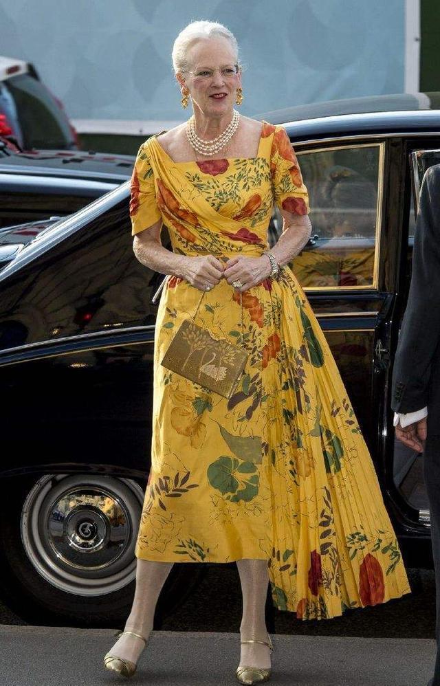 丹麥女王迎80大壽卻超調皮!身高180公分「五官精緻如明星」穿搭比英女王時尚 與丈夫相愛一生「成童話般佳話」