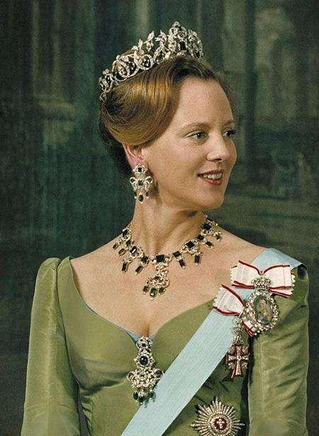 丹麥女王迎80大壽卻超調皮!身高180公分「五官精緻如明星」穿搭比英女王時尚 與丈夫相愛一生「成童話般佳話」