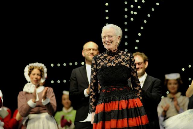 丹麥女王迎80大壽卻超調皮!身高180公分「五官精緻如明星」穿搭比英女王時尚 與丈夫相愛一生「成童話般佳話」