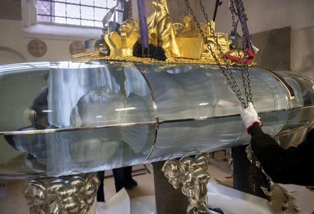 丹麥女王迎80大壽卻超調皮!身高180公分「五官精緻如明星」穿搭比英女王時尚 與丈夫相愛一生「成童話般佳話」