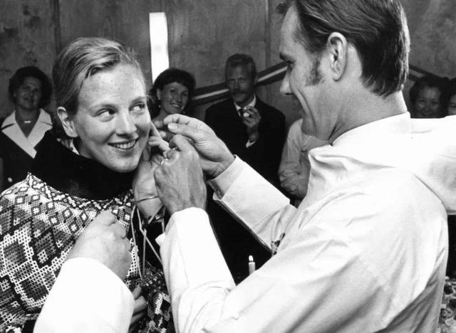 丹麥女王迎80大壽卻超調皮!身高180公分「五官精緻如明星」穿搭比英女王時尚 與丈夫相愛一生「成童話般佳話」