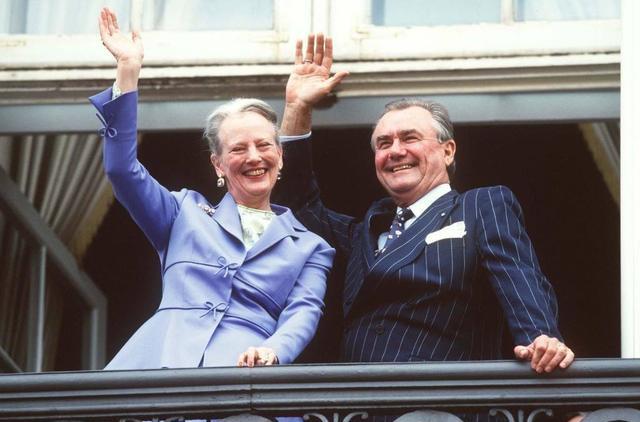 丹麥女王迎80大壽卻超調皮!身高180公分「五官精緻如明星」穿搭比英女王時尚 與丈夫相愛一生「成童話般佳話」