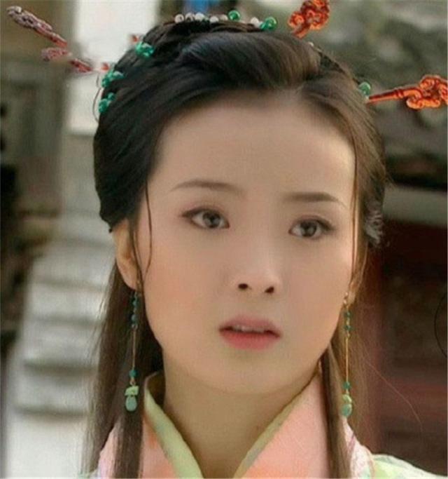 23歲嫁豪門當後媽！跪地「給皇族婆婆洗腳」　被親兒罵豬頭「今重拾事業」活出自己 