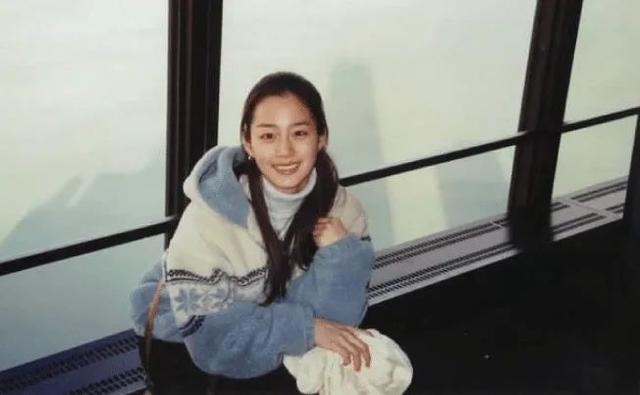 天生麗質！國民女神美貌純天然「從少女美到現在」　網上流出「清純甜美大學照」網驚：完全沒整型