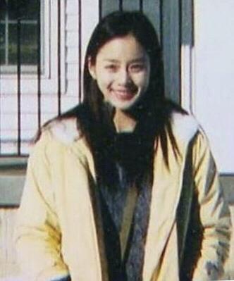 天生麗質！國民女神美貌純天然「從少女美到現在」　網上流出「清純甜美大學照」網驚：完全沒整型