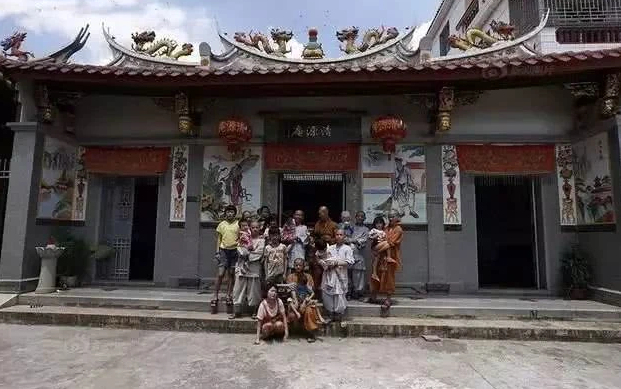 人間「活菩薩」!61歲老尼姑收養30個「嬰兒」 負擔超重不言苦,大師:孩子與我有緣