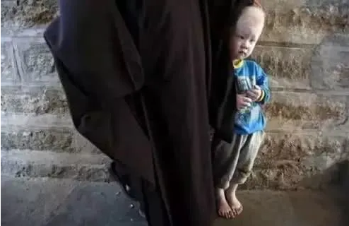 人間「活菩薩」!61歲老尼姑收養30個「嬰兒」 負擔超重不言苦,大師:孩子與我有緣