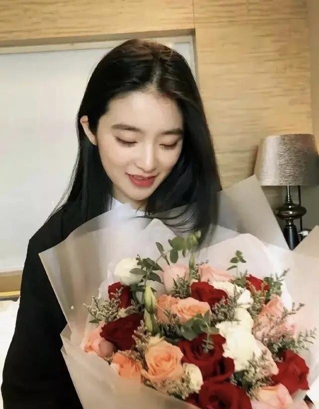 比親生女兒還像!17歲少女美貌「被封林青霞第二」 眉眼英氣「完美複製」 50年一遇神顏後繼有人