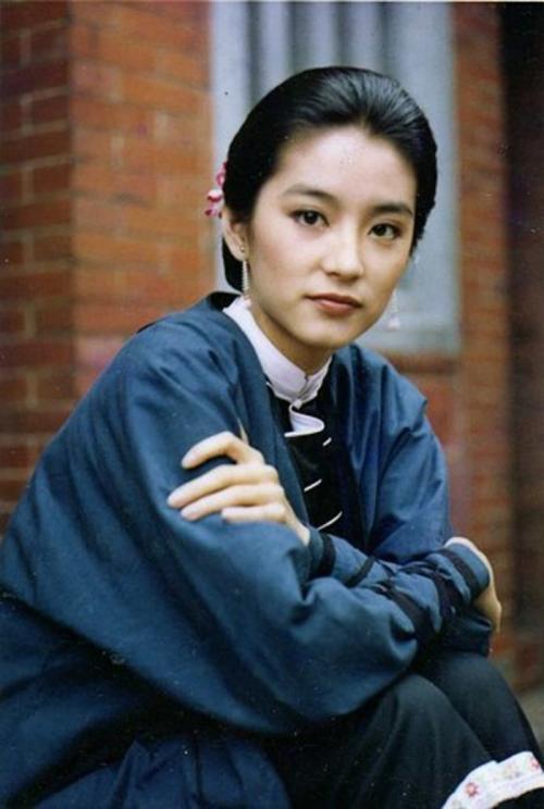 比親生女兒還像!17歲少女美貌「被封林青霞第二」 眉眼英氣「完美複製」 50年一遇神顏後繼有人