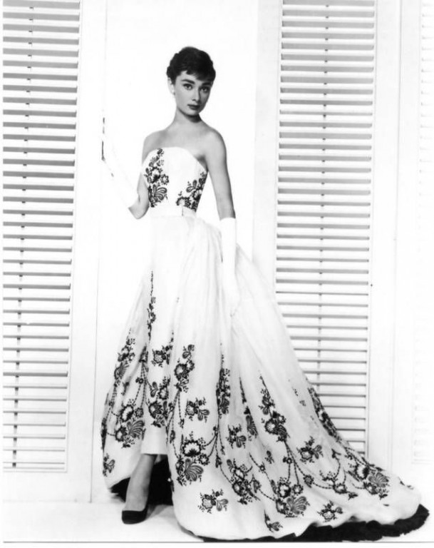 傳奇女神的基因就是強!奧黛麗赫本孫女「登上時尚雜誌封面」 空靈五官「完美複製祖母顏值」美到屏息