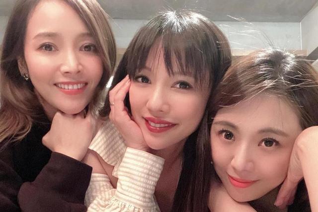 滿屏高顏值!王力宏老婆李靚蕾慶生,穿露肩衫身材太吸睛 「 侯佩岑江佩蓉同框比美」被狂讃超養眼