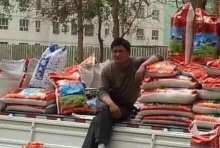 民間遍地是「明星」: 鳳梨大哥洪金寶 肥料大佬周潤發,地攤小販羅志祥,街頭乞丐彭於晏最狼狽