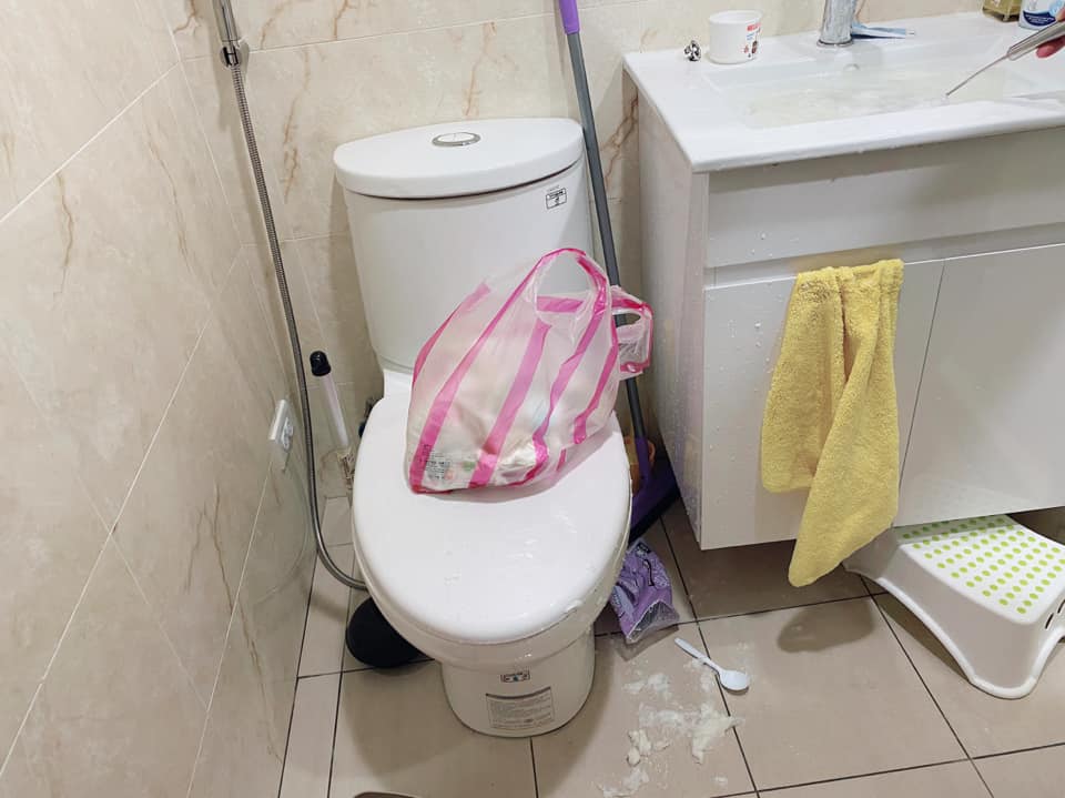 孩子突然變安靜！媽媽衝進廁所「見女兒在煮湯」奶音問：要喝嗎　拿湯勺一撈傻眼「誰來救救我」