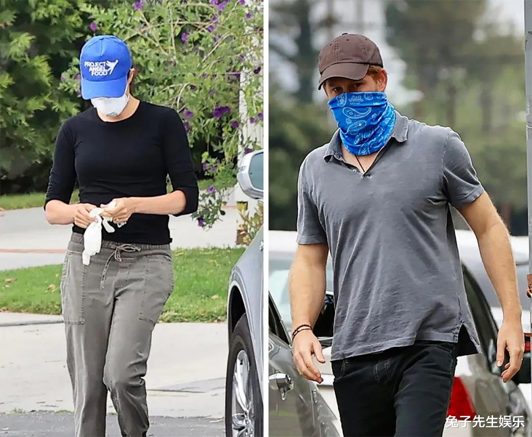 哈利王子跟著梅根送外賣!「累到眼神獃滯」梅根忙拍後背哄他,一件T恤連穿幾天都沒換:享受樸素平民生活