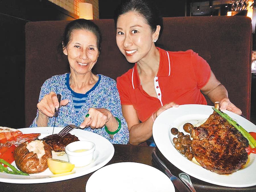 葉蒨文淡出原因！停工「照顧9旬老母」三餐親自料理　被捕捉到醫院送飯「照顧媽媽是我的福氣」