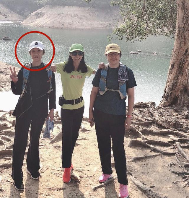 好久不見李莫愁！米雪曬姊妹登山照「曝嚴慧明近況」享天倫樂　經歷苦戀「不悔當單親媽」55歲單身自在