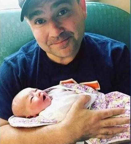 137年只生兒子！百年家族誕下「首個女寶寶」，整個家族都沸騰了：以後沒人敢欺負