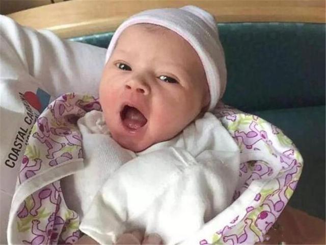 137年只生兒子！百年家族誕下「首個女寶寶」，整個家族都沸騰了：以後沒人敢欺負