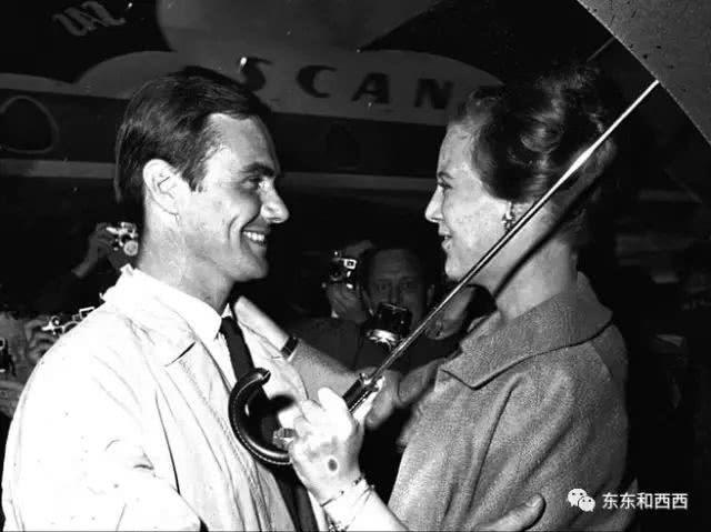 與夫君互寵一輩子，活得洒脫不羈愛自由，這位80歲女王也太讓人羨