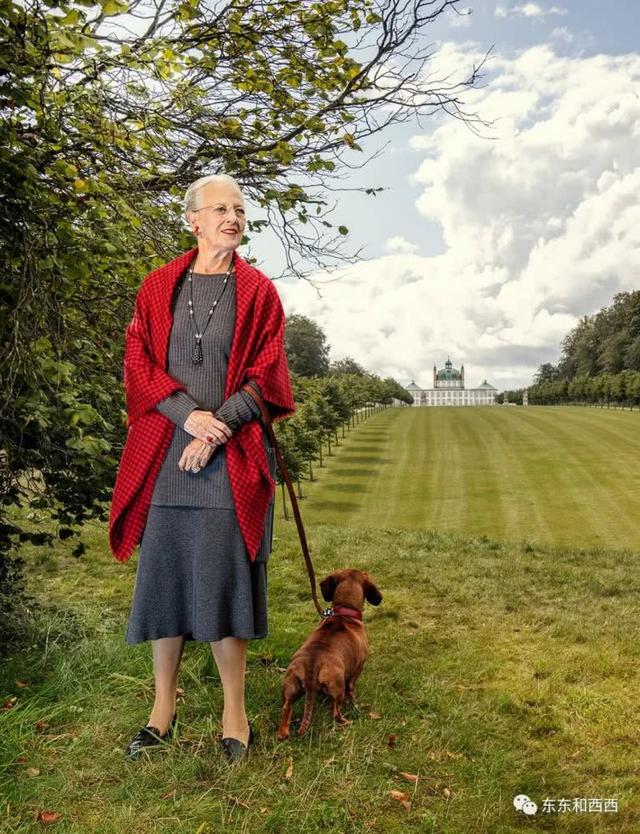 與夫君互寵一輩子，活得洒脫不羈愛自由，這位80歲女王也太讓人羨