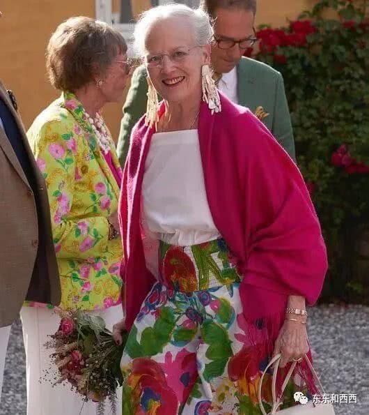 與夫君互寵一輩子，活得洒脫不羈愛自由，這位80歲女王也太讓人羨