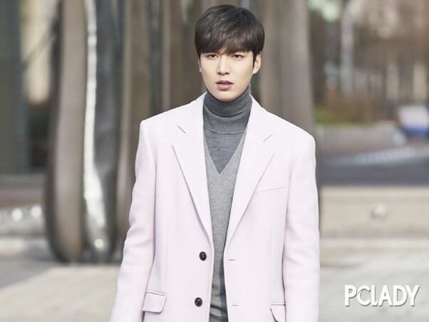 有馬街上跑!路上巧遇「頂級韓流男神拍戲」超幸運 躍身一跳「變童話白馬王子」:帥得太誇張!