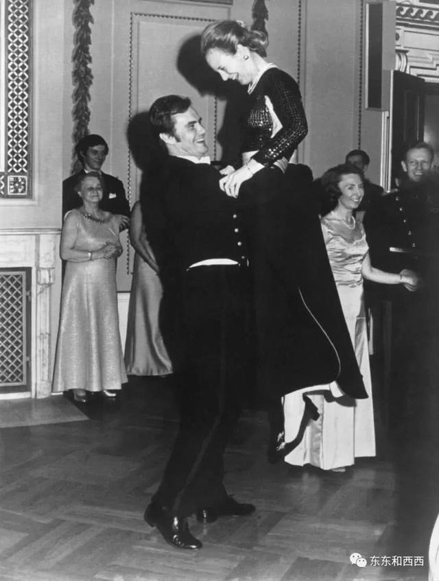 貴族愛上首位女王！「為妻棄身分地位」互寵一生　致敬51年婚姻「生前親自規畫身後事」送愛人最後禮物