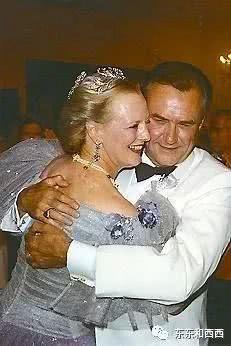 貴族愛上首位女王！「為妻棄身分地位」互寵一生　致敬51年婚姻「生前親自規畫身後事」送愛人最後禮物