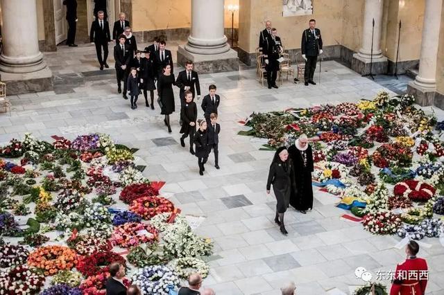 貴族愛上首位女王！「為妻棄身分地位」互寵一生　致敬51年婚姻「生前親自規畫身後事」送愛人最後禮物