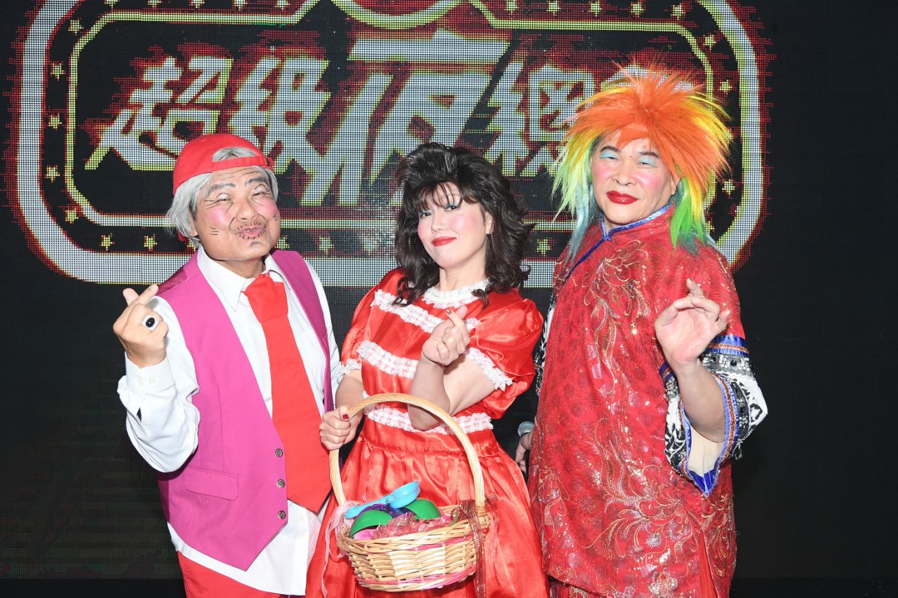 《超級夜總會》開播8年宣布：節目有重大改變！許效舜感性致詞「苗可麗淚灑攝影棚」主持群超有感