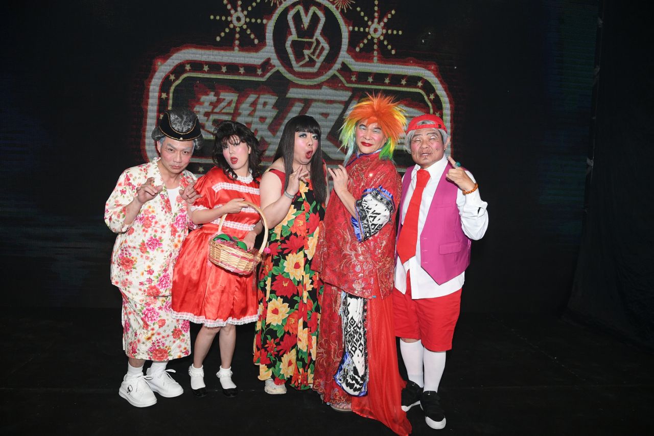 《超級夜總會》開播8年宣布：節目有重大改變！許效舜感性致詞「苗可麗淚灑攝影棚」主持群超有感