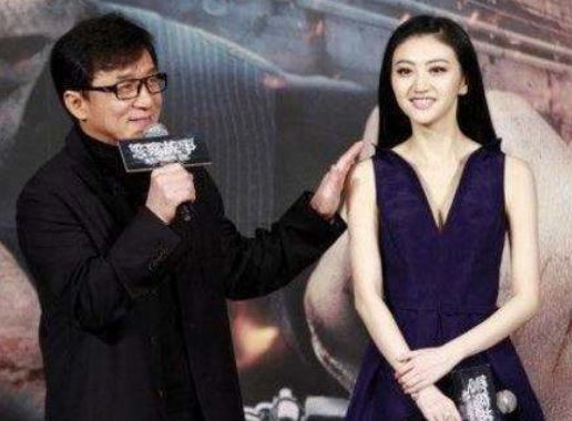 背景超狂！成龍不敢碰她     甄子丹不敢摟她，王思聰不敢撕她    卻被「他」當眾親了