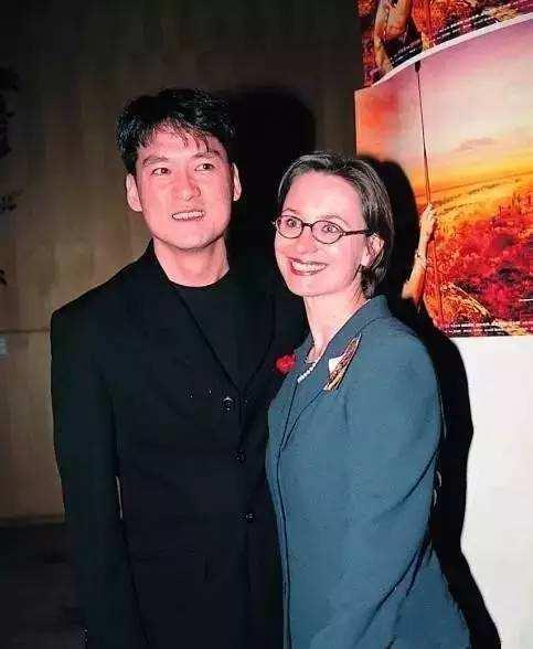 不負糟糠妻!周華健家徒四壁「沒錢辦婚禮布置新房」仍堅持嫁他 演唱會後飛奔回家「30年只守一人心」