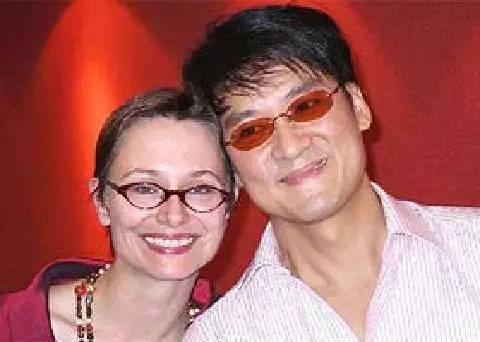 不負糟糠妻!周華健家徒四壁「沒錢辦婚禮布置新房」仍堅持嫁他 演唱會後飛奔回家「30年只守一人心」