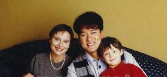 不負糟糠妻!周華健家徒四壁「沒錢辦婚禮布置新房」仍堅持嫁他 演唱會後飛奔回家「30年只守一人心」