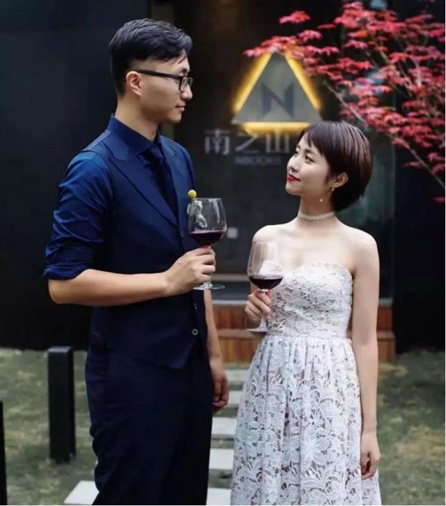 婚姻裡也講義氣！夫妻棄百萬年薪「深山開書店」陪對方做傻事　蟲鳴鳥叫如仙境「迎遲來婚禮」誓相伴一生