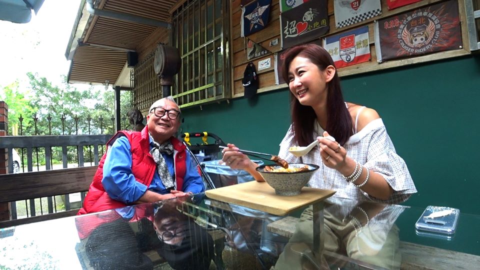 自曝超孝順！陳佩騏「包紅包給乾爸」彌補家的遺憾　弟弟揭穿「私下真面目」：演的