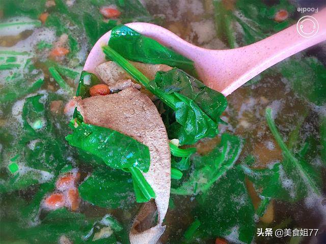 老母親煮50多年豬肝湯「不腥不膻」的秘訣！ 原來一碗水最關鍵，學會了豬肝「脆嫩爽口」